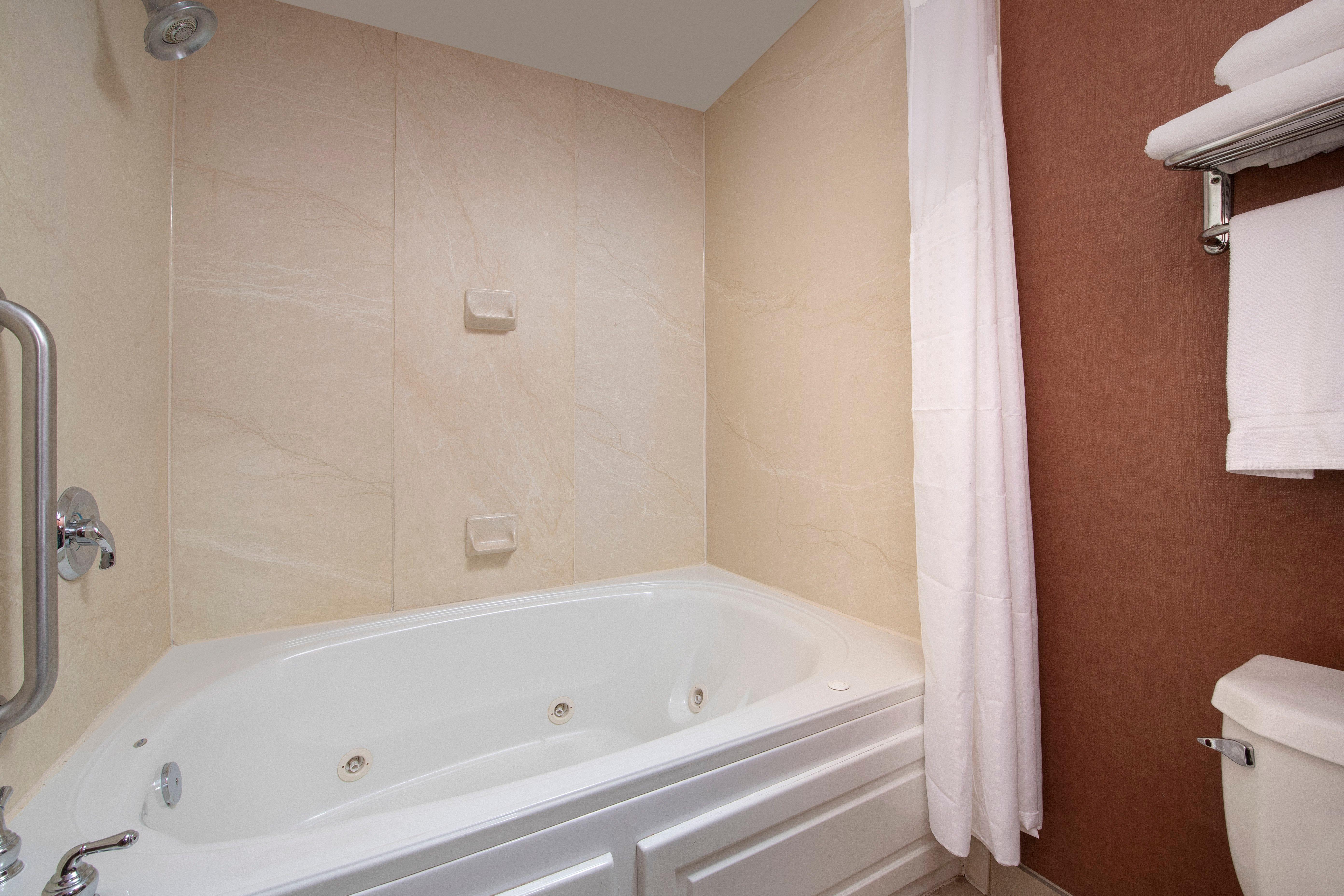 Express & By Ihg By Ihg 2*