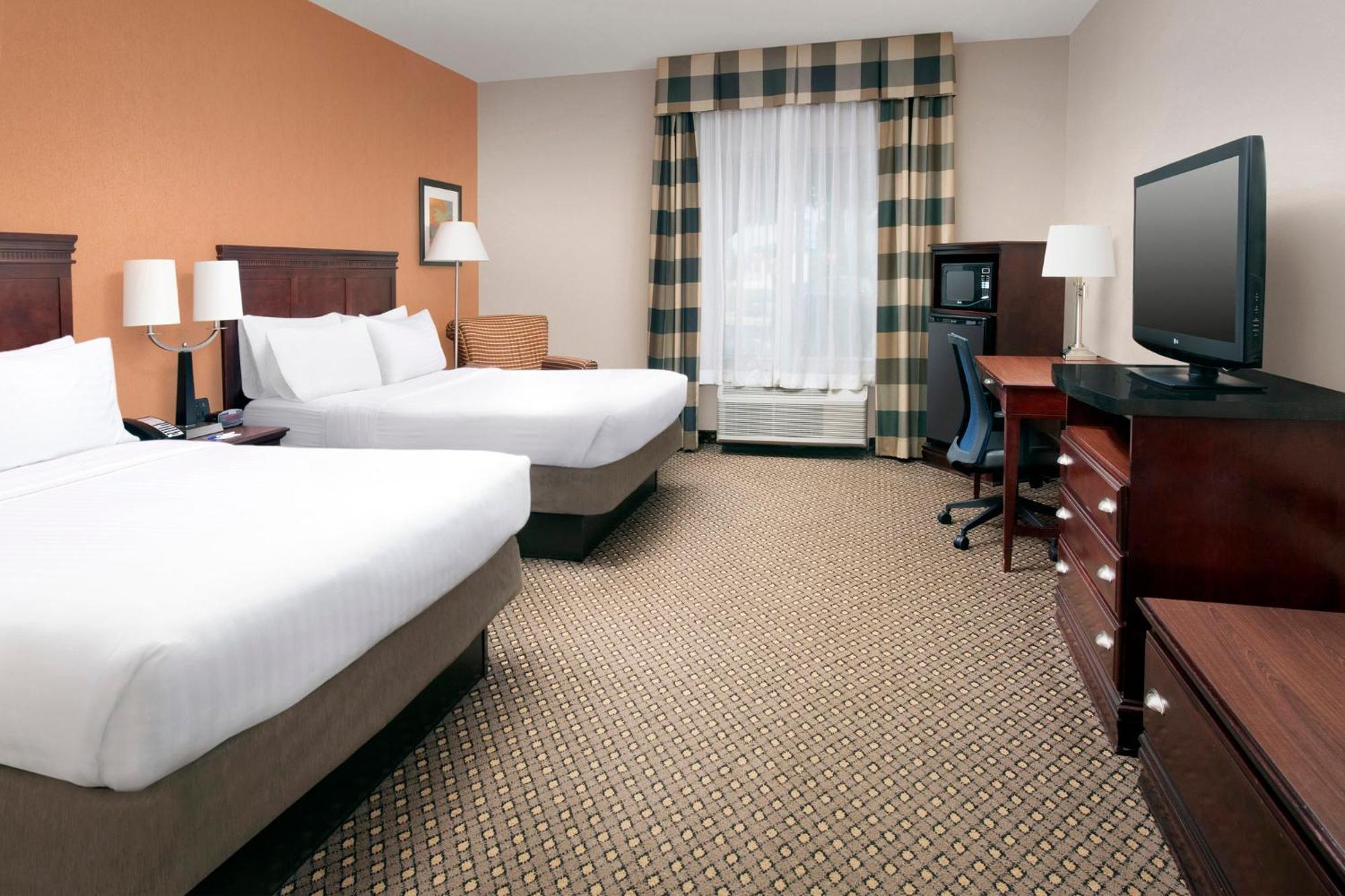 Express & By Ihg By Ihg 2*